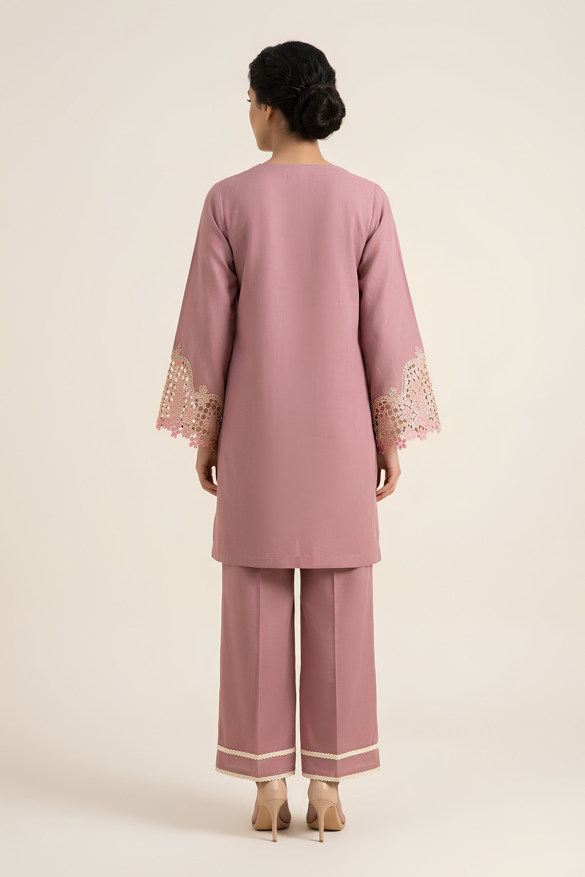 Motif Khaddar Embroidered Suit-017