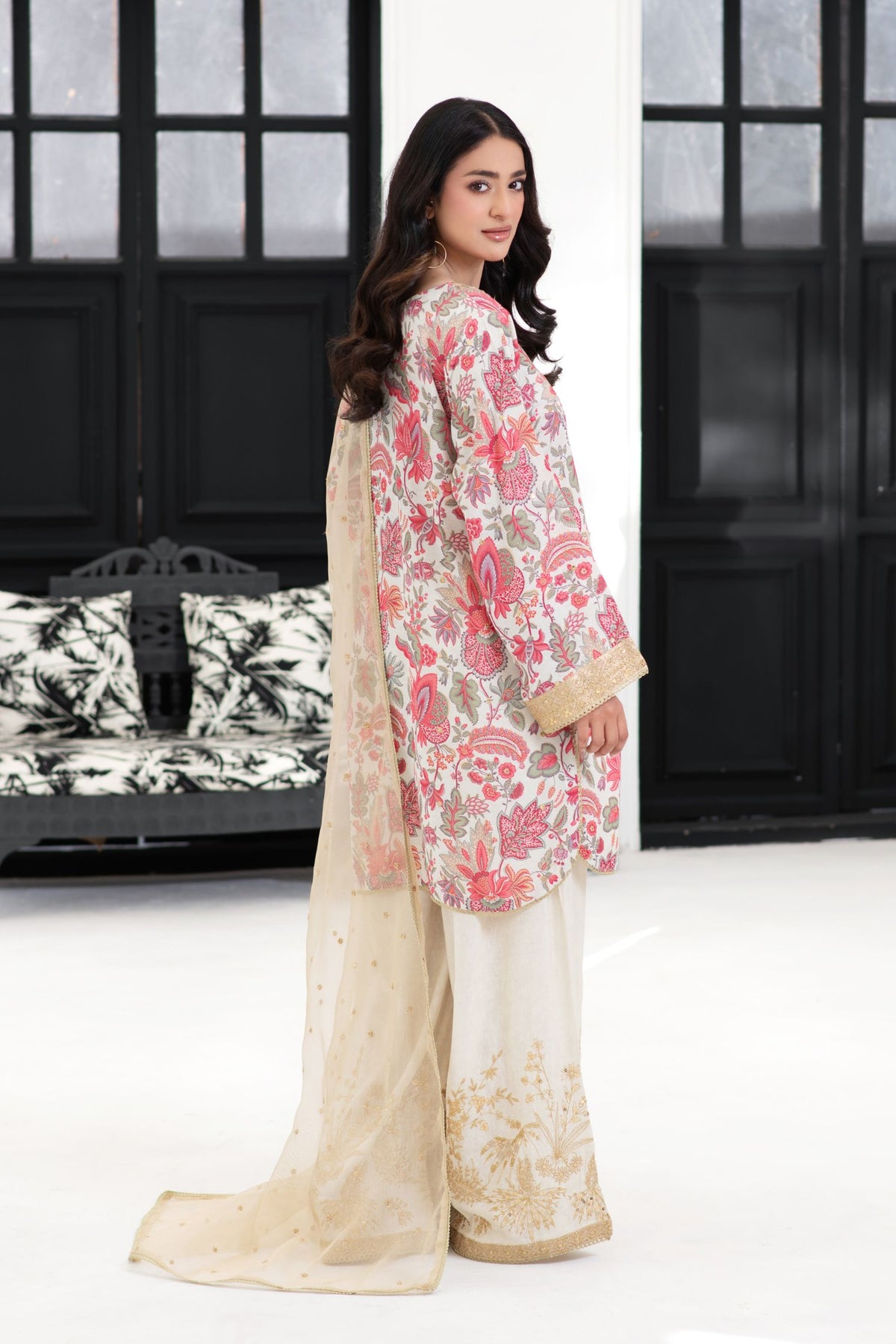 Motif Karandi Embroidered Suit-055