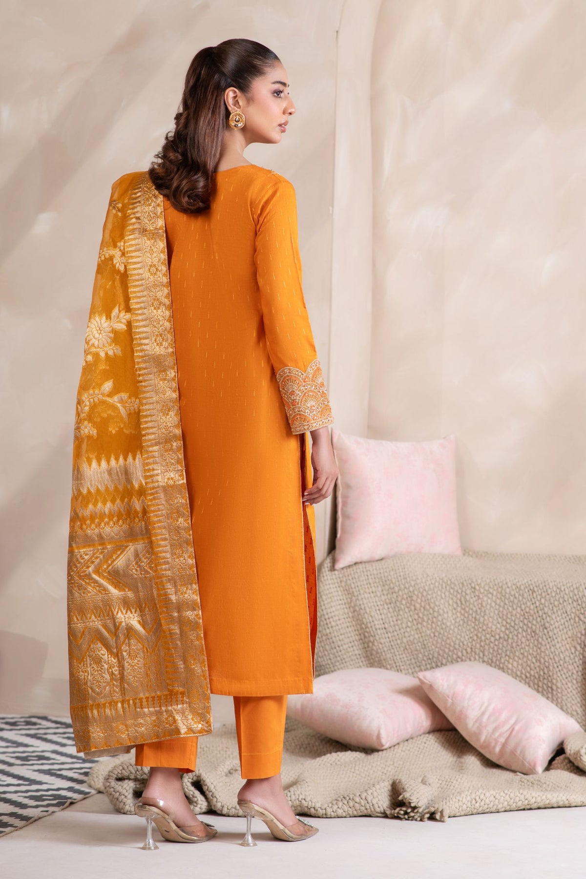 Motif Golden Brosha Embroidered Suit-026