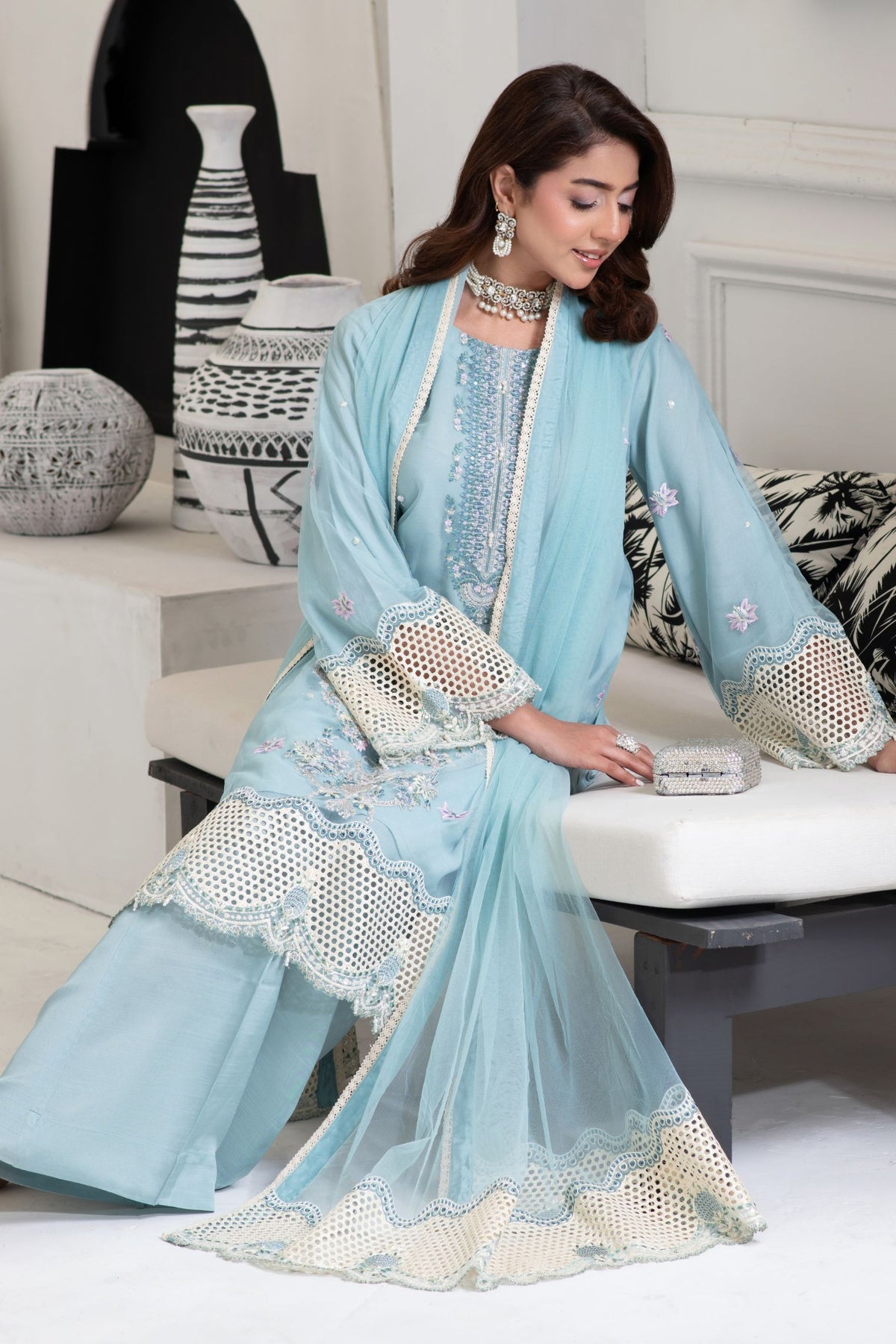 Motif Bareeze Net Embroidered Suit-014