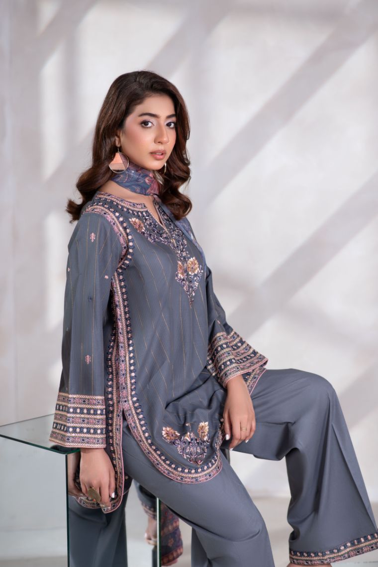 Motif Mesori Embroidered Suit-003