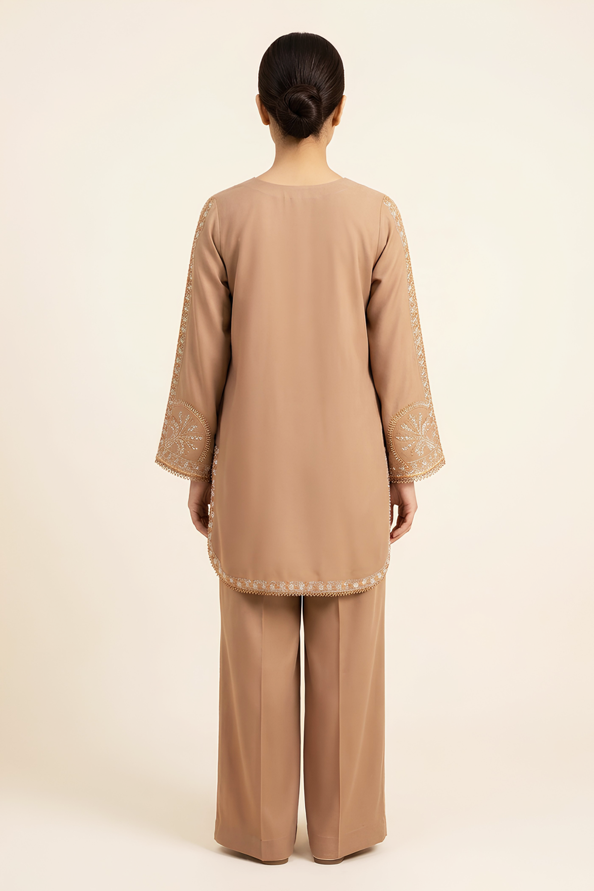 Motif Plain Alpine Embroidered Suit-011