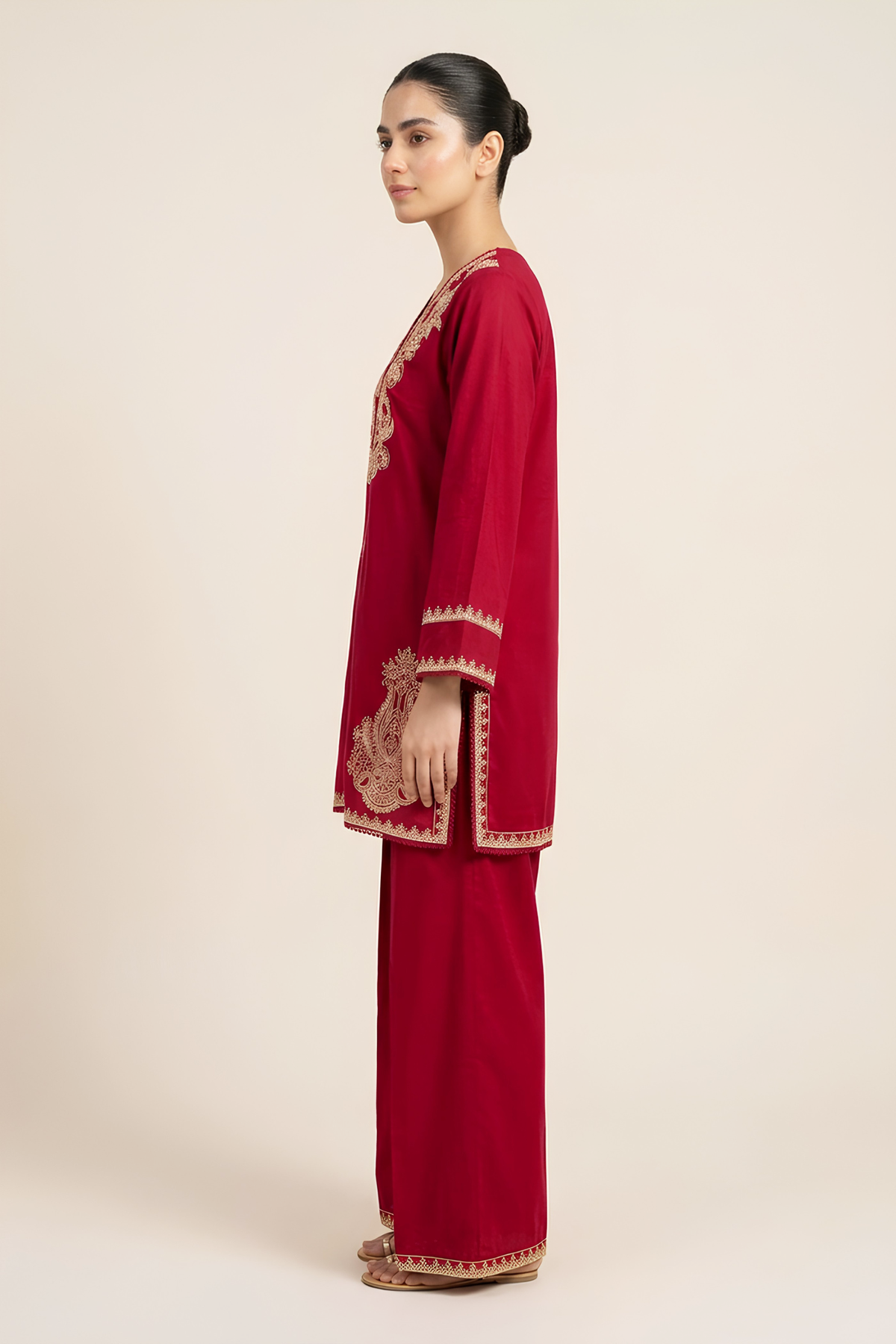 Motif Khaddar Embroidered Suit-003