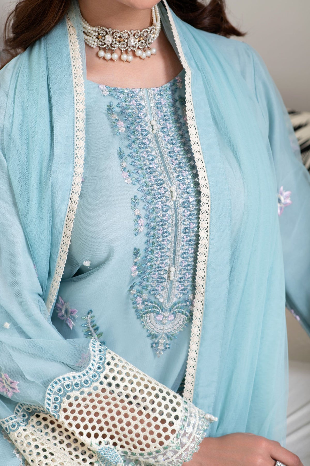 Motif Bareeze Net Embroidered Suit-014