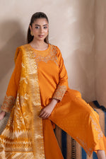 Motif Golden Brosha Embroidered Suit-026