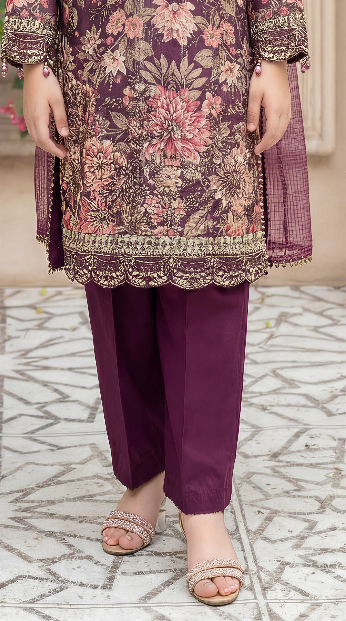 Motif Girls Munar Embroidered suit-683