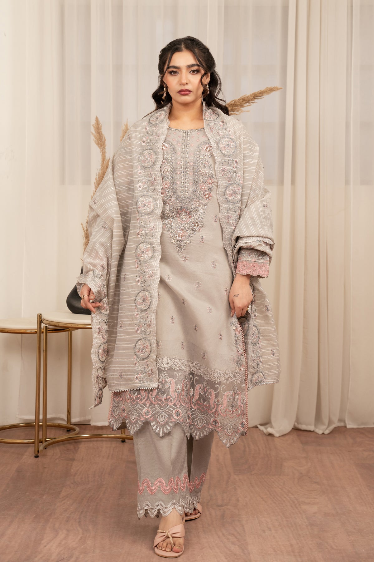 Motif Tilla and sequence Embroidered Suit