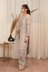 Motif Tilla and sequence Embroidered Suit