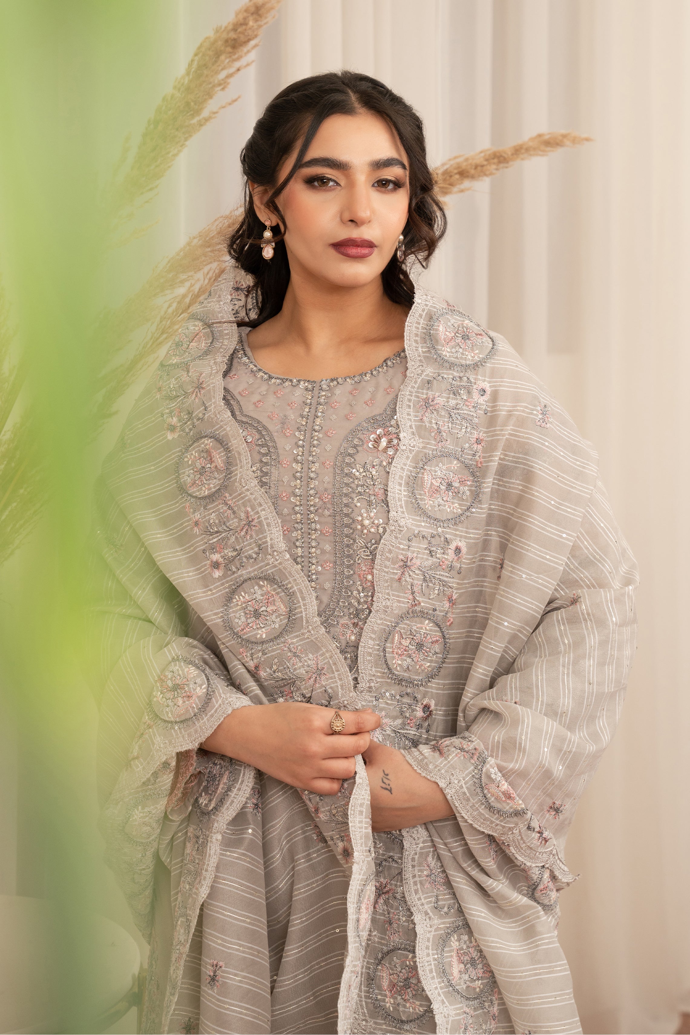 Motif Tilla and sequence Embroidered Suit