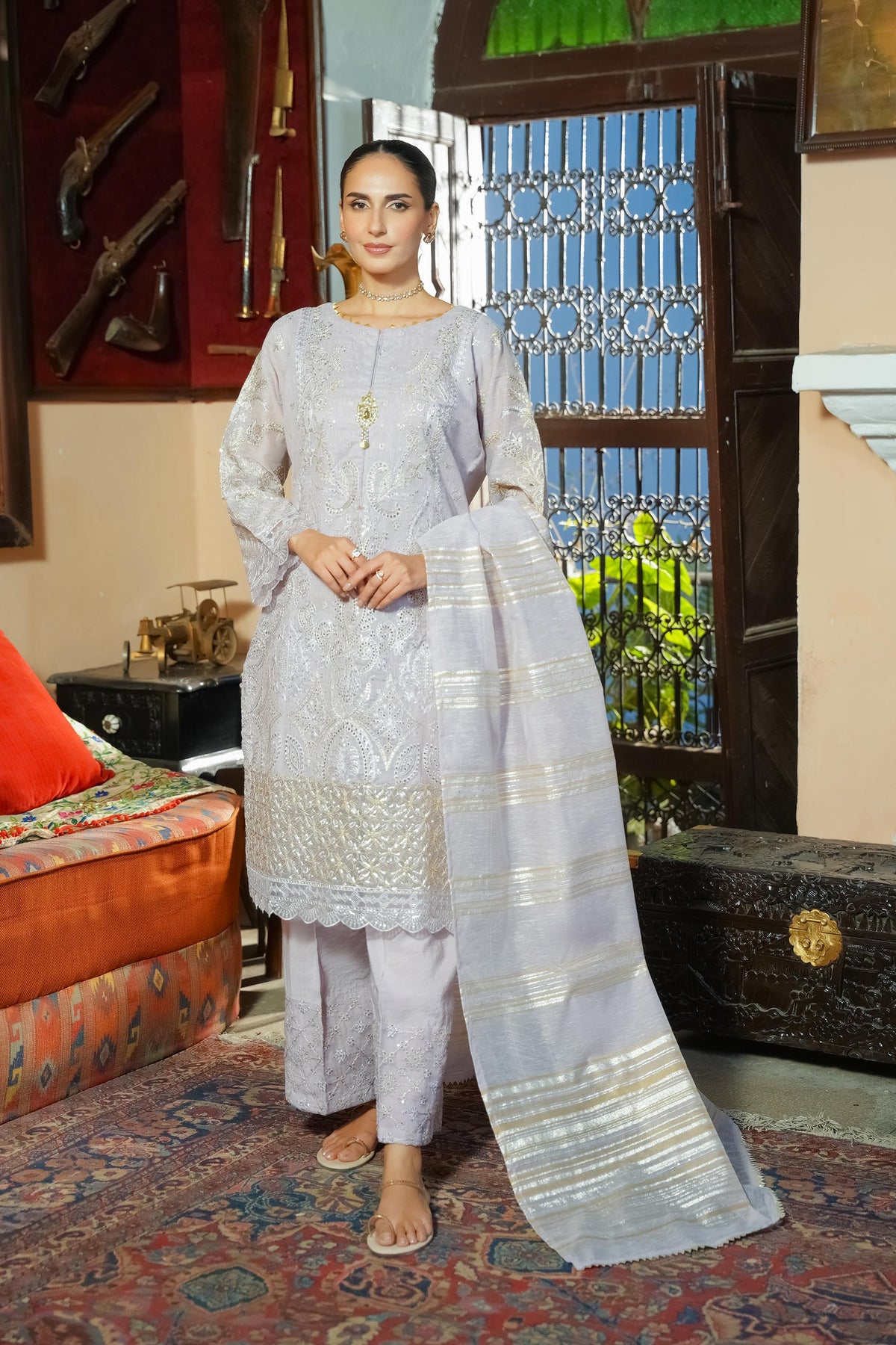 Motif Schifilli Embroidered Suit