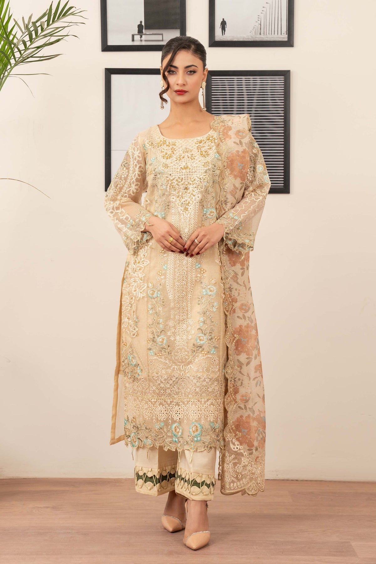 Motif Tilla and Sequence Schifilli Embroidered Suit