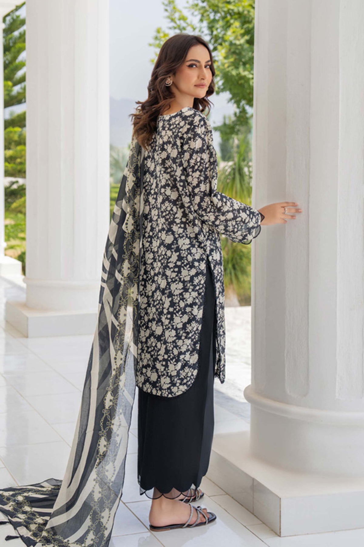 Motif Lawn Printed Suit-010