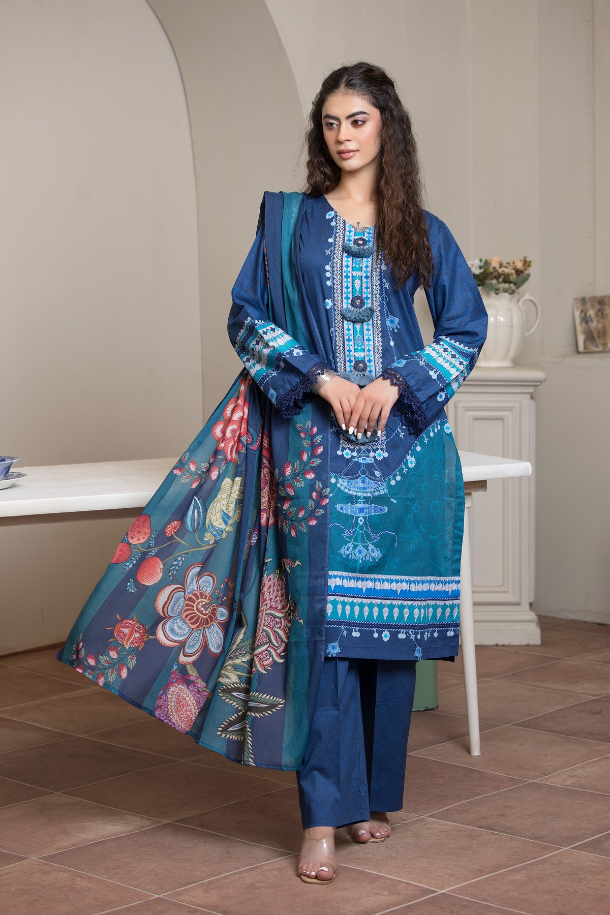 Motif Lawn Printed Suit-015