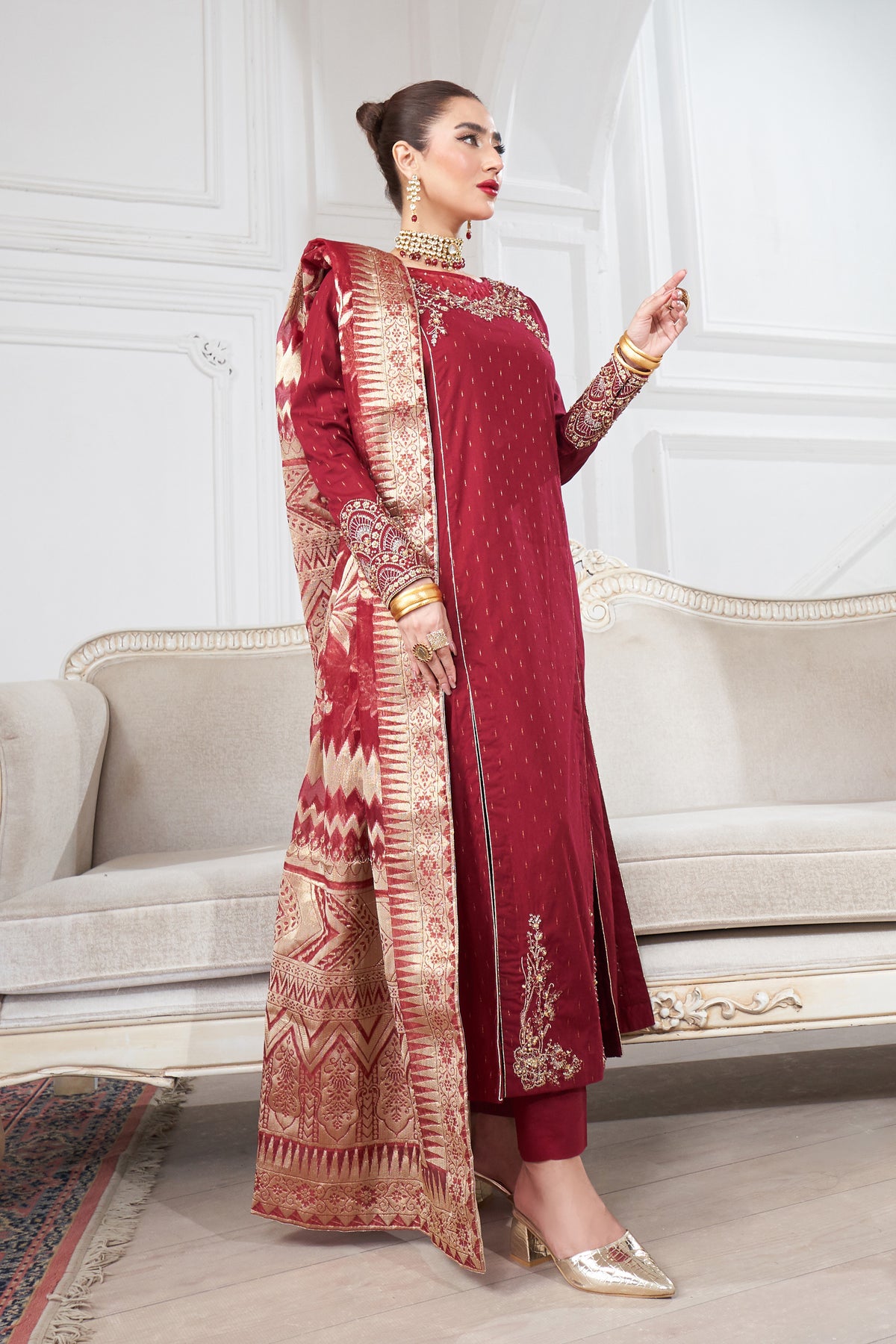 Motif Golden Brosha Embroidered Suit-026