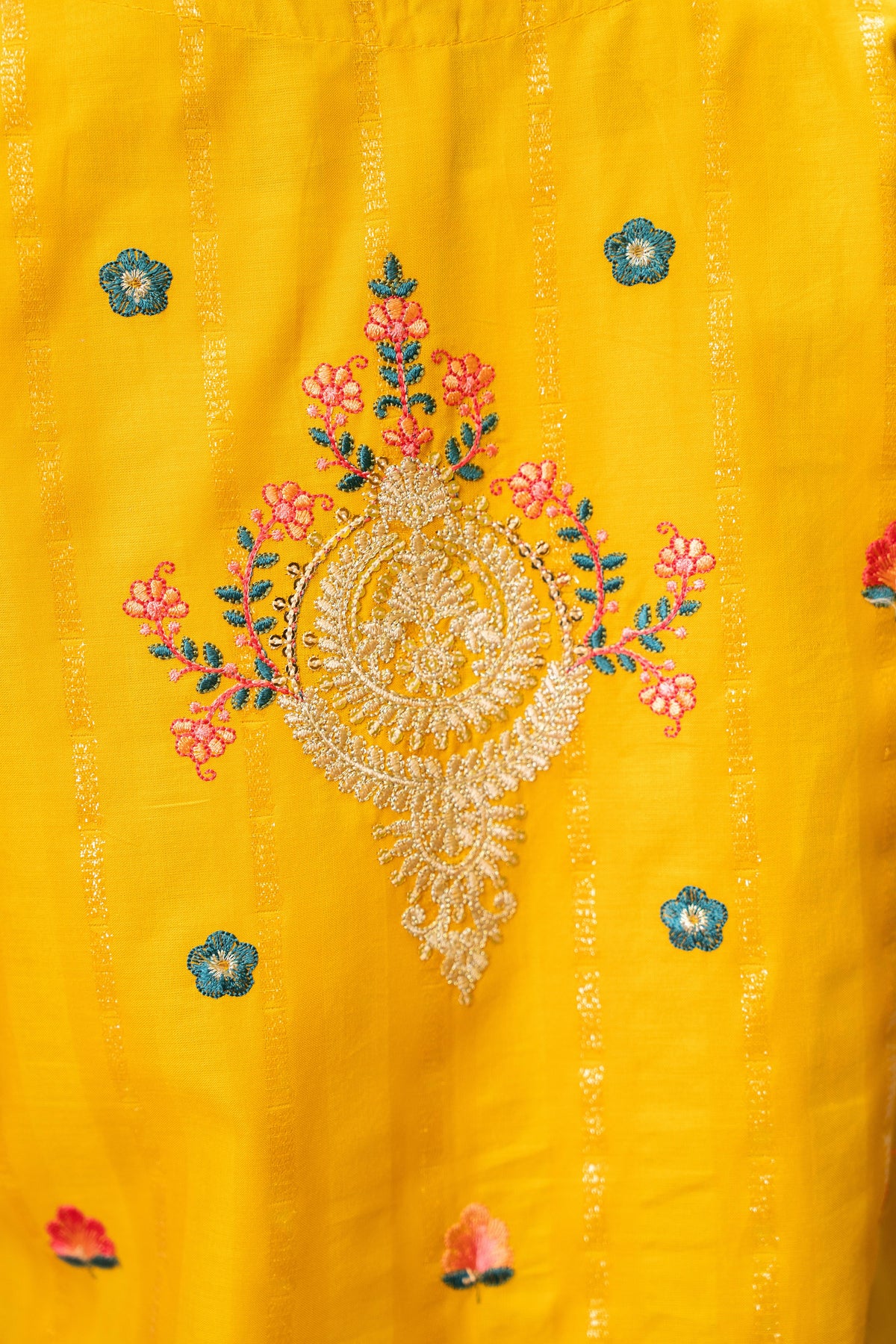 Motif Lawn Embroidered Suit-014