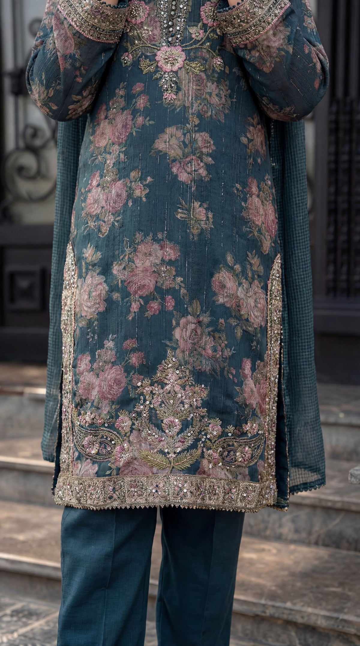 Motif Girls Munar Embroidered suit-684