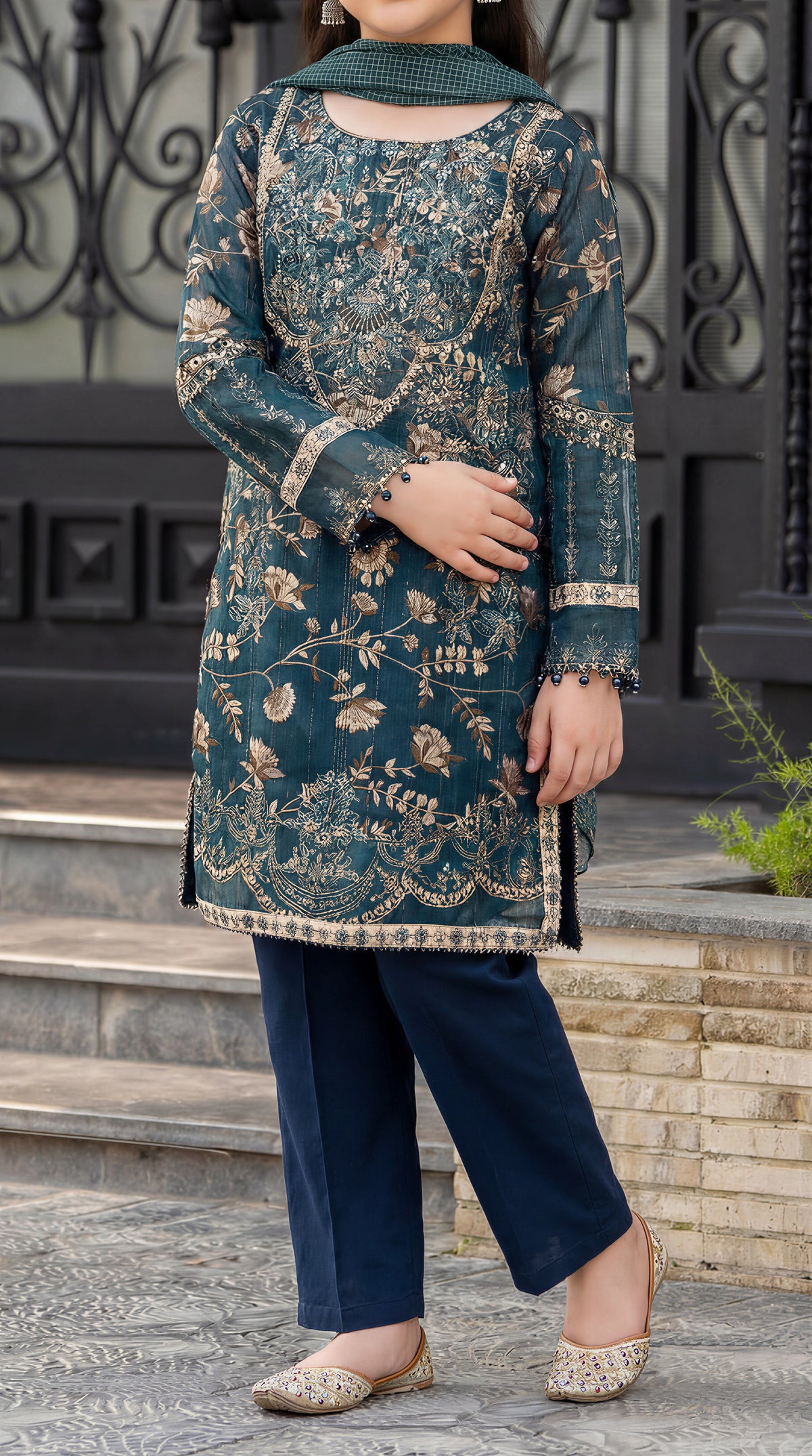 Motif Girls Munar Embroidered suit-685