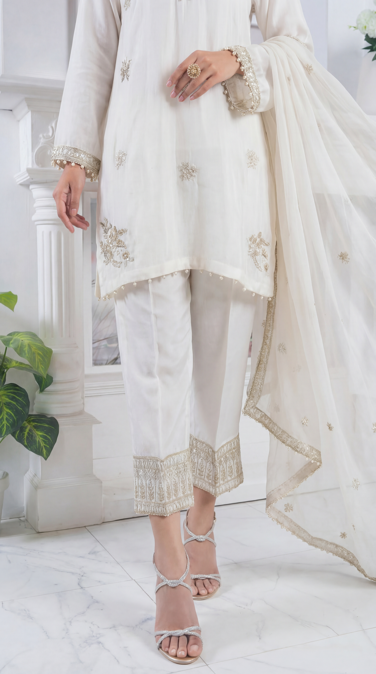 Motif Grip Embroidered Suit-035