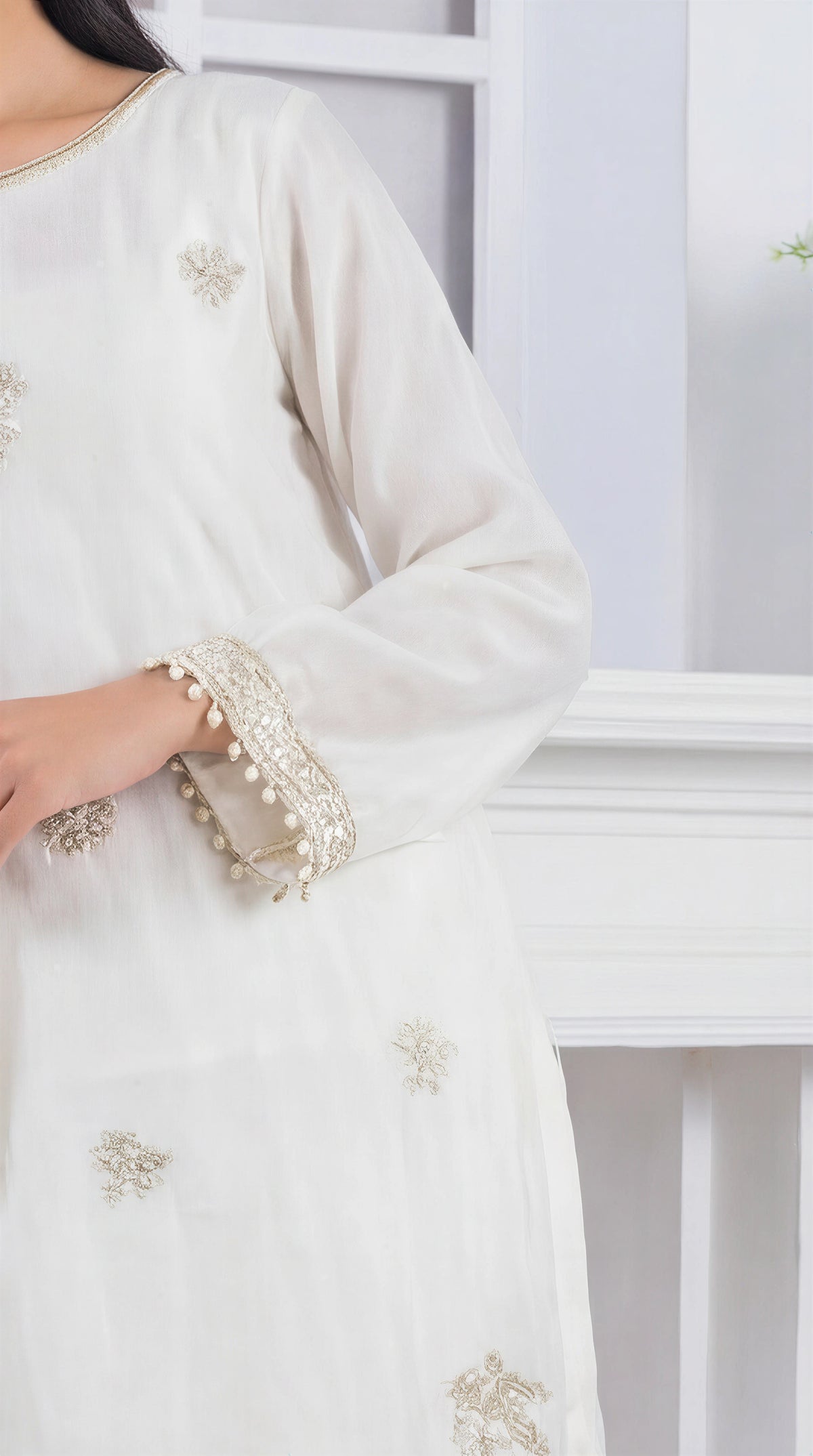 Motif Grip Embroidered Suit-035