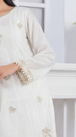 Motif Grip Embroidered Suit-035
