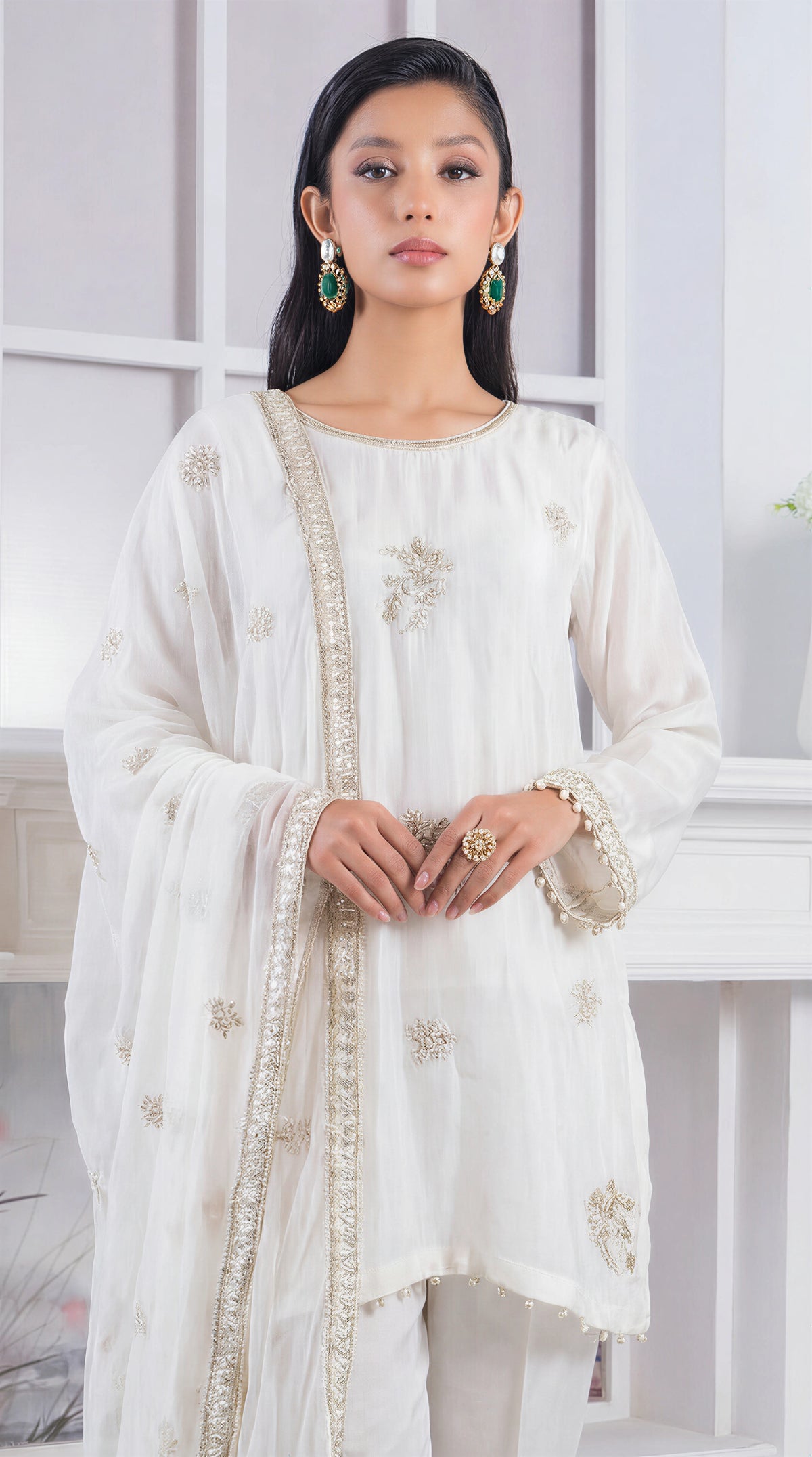 Motif Grip Embroidered Suit-035